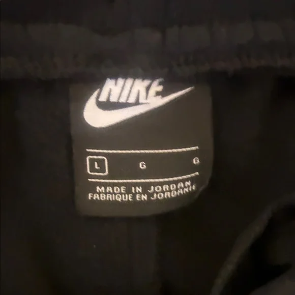 Nike Black Cargo Sweatpants. Like new. Never worn. - Picture 4 of 5